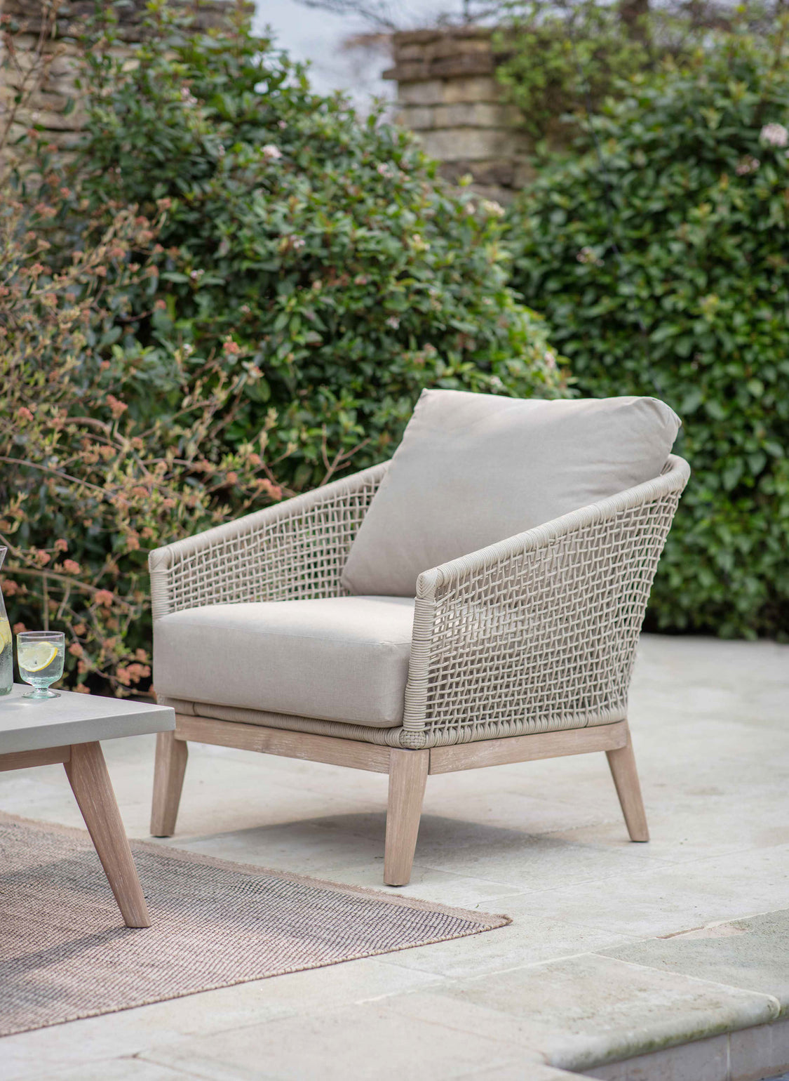 files/LyntonArmchair-Grey-LFLY91_68371e0b-2543-4ed3-baa3-7b277fd071fe.jpg